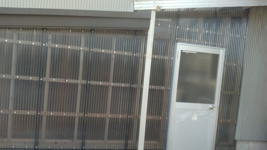 ポリカ波板を外壁として使用