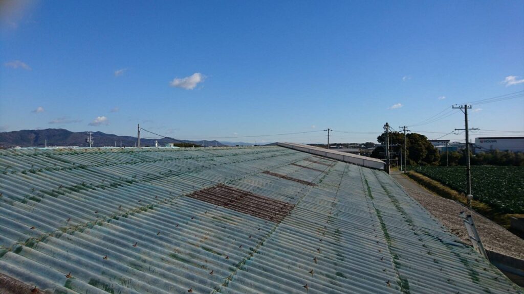 葺き替え前のスレート屋根 
